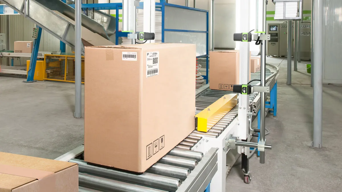 warehouse photography website box sorting 16x9 3600.jpg.imgw .1200.1200